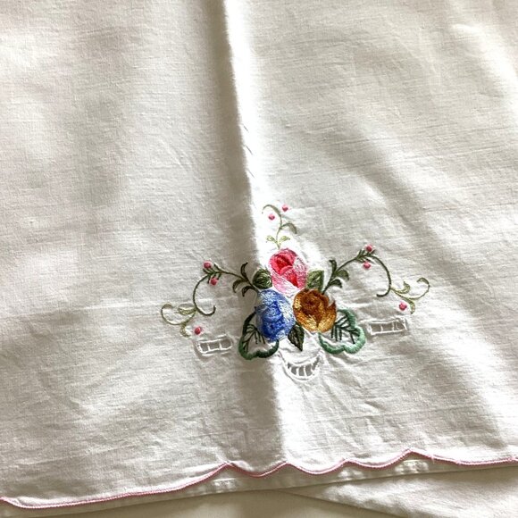 3 Vintage Large Embroidered Floral Cotton Pillowcases Bedding Bed Linens - Picture 7 of 10
